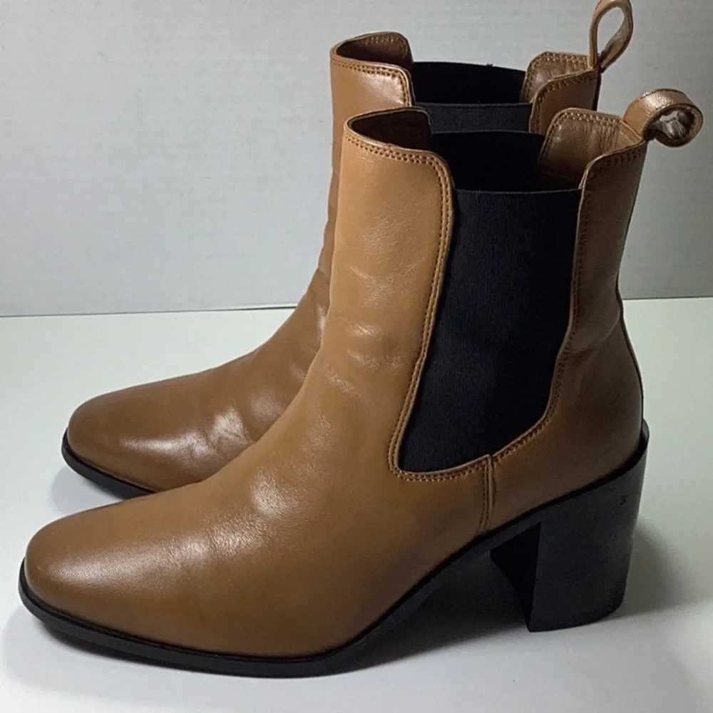 Journee Signature Rowann Chelsea Boot